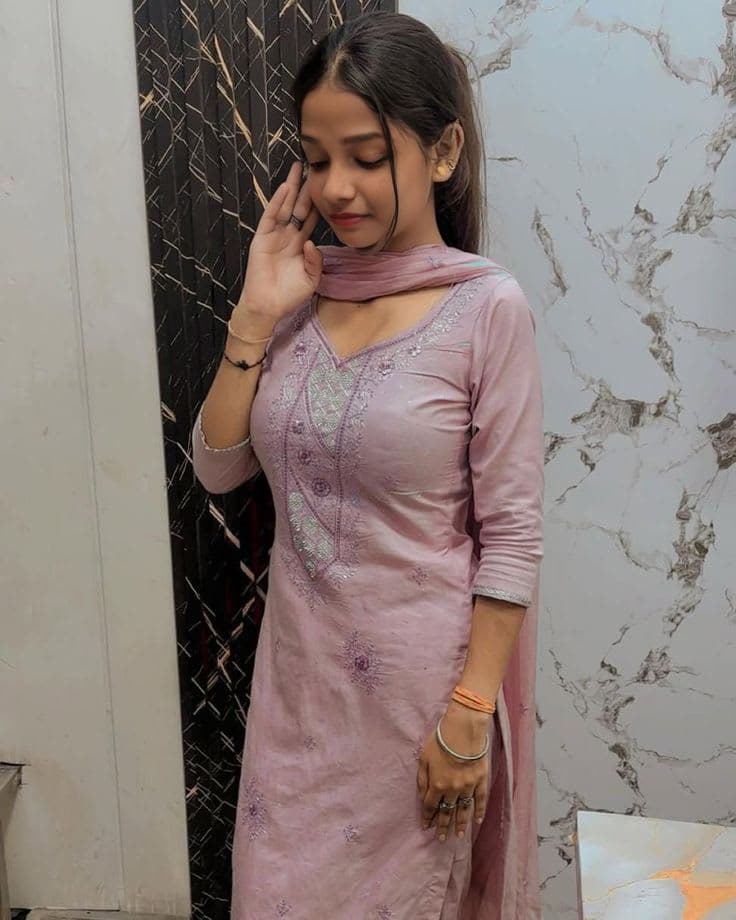 Low price 100% genuinesexy VIP call girls are providedsafe and secure service